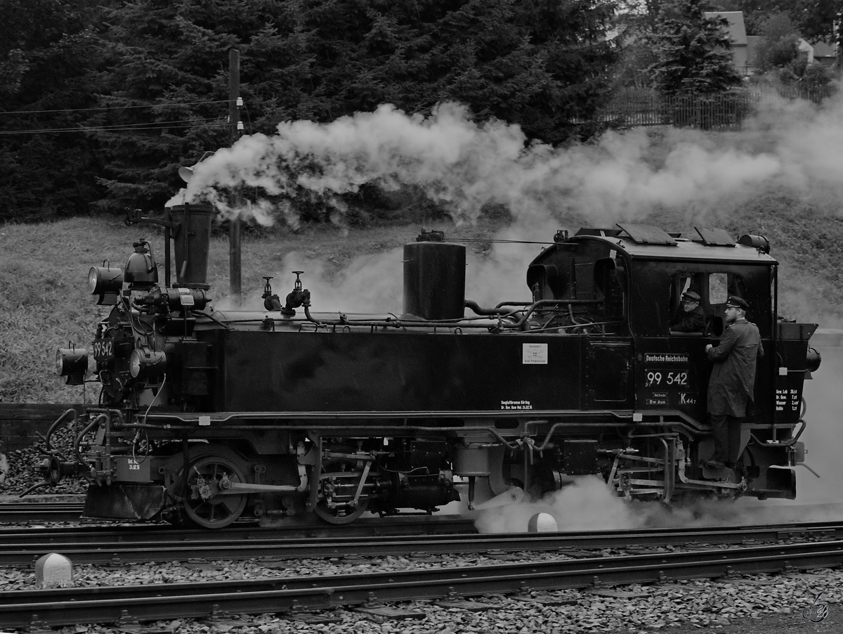 Die Dampflokomotive 99 542 auf Rangierfahrt. (Jöhstadt, September 2020)