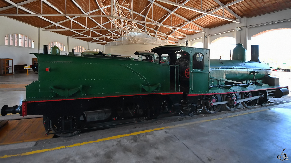 Die Dampflokomotive MZA 571  Vilanova  040-2019 wurde 1879 bei Sharp & Steward in Großbritannien hergestellt. (Eisenbahnmuseum von Katalonien in Vilanova i la Geltrú, November 2022)