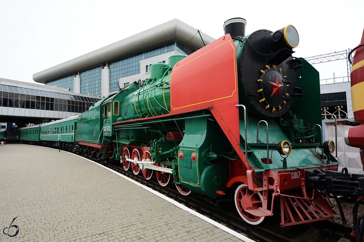 Die Dampflokomotive S 017-4371 steht im Eisenbahnmuseum auf dem Gelände des Bahnhofes Kiev-Passazhirsky. (Aufnahme vom 09.04.2016)