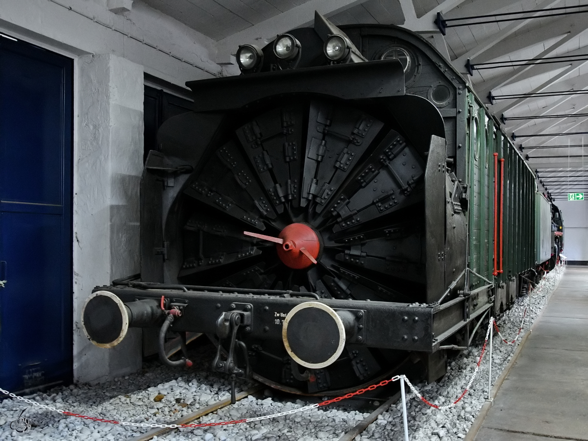 Die Dampfschneeschleuder 700 582 vom Typ SSH61 stammt aus dem Jahr 1930. (Oldtimermuseum Prora, November 2022)