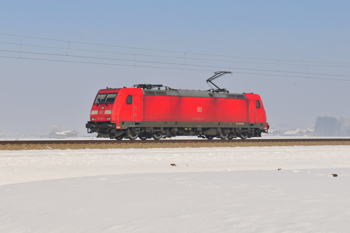 Die DB 185 219-3 als Einzelfahrer am 23.01.17 bei Übersee am Chiemsee.