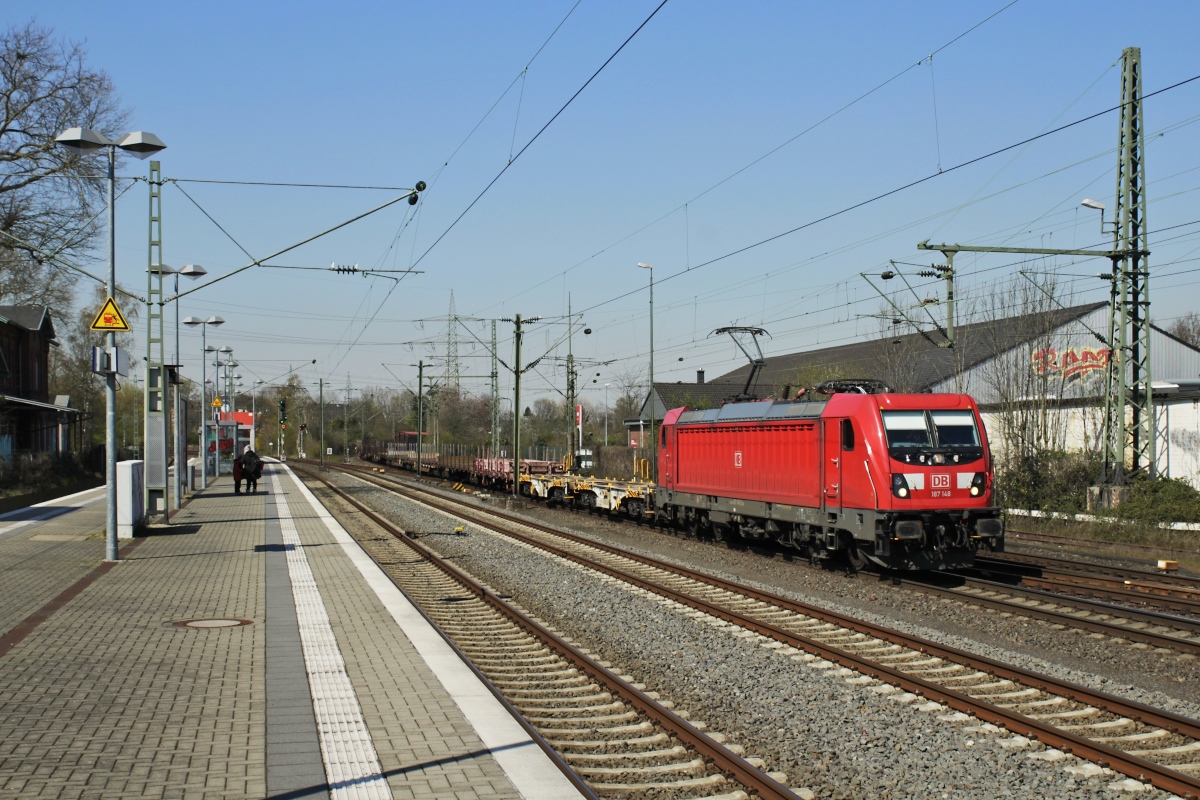 Die DB-187 148 durchfährt am 01.04.2020 Düsseldorf-Eller