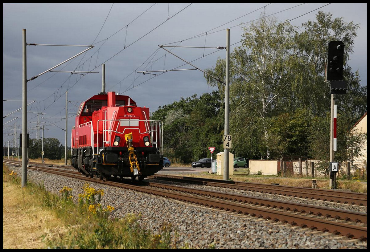 Die DB 261082 Gravita war am 26.08.2020 um 10.00 Uhr bei Braschwitz auf der KBS 340 solo in Richtung Köthen unterwegs.