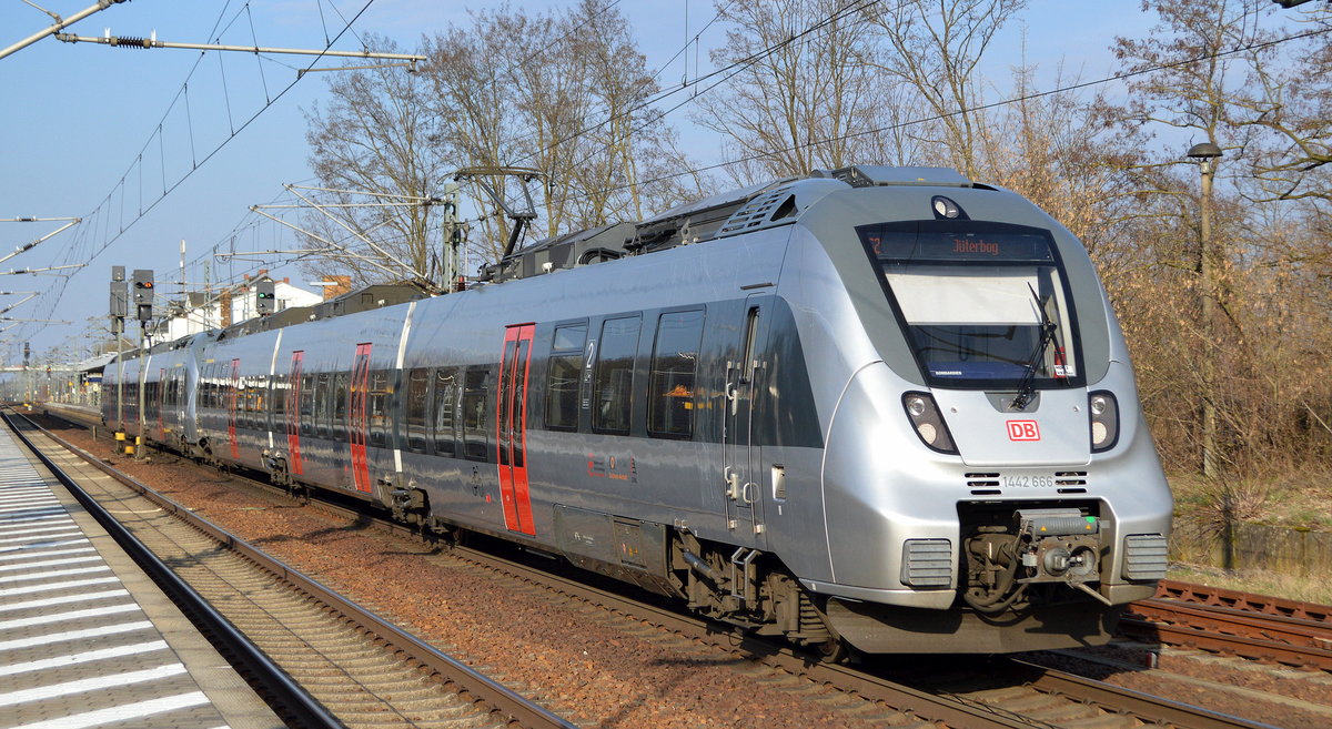 Die DB Regio mit der S2 aus Leipzig Hbf. mit 1442 667 + 1442 666 (VBB Berlin/Brandenburg + Mein Takt Sachsen Anhalt) bei der Einfahrt Bf. Jüterbog am 26.03.20