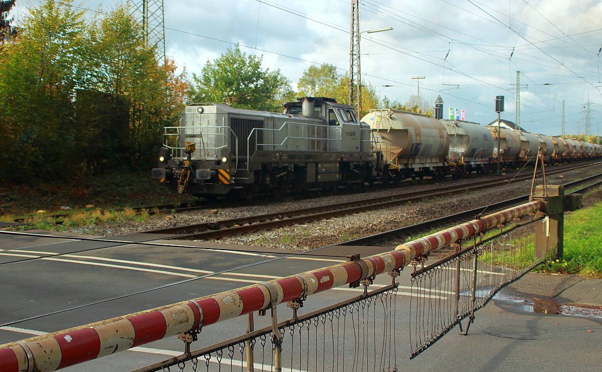 Die DE 18 von Vossloh fährt am 27.10.2017 aus dem Bahnhof Lintorf aus