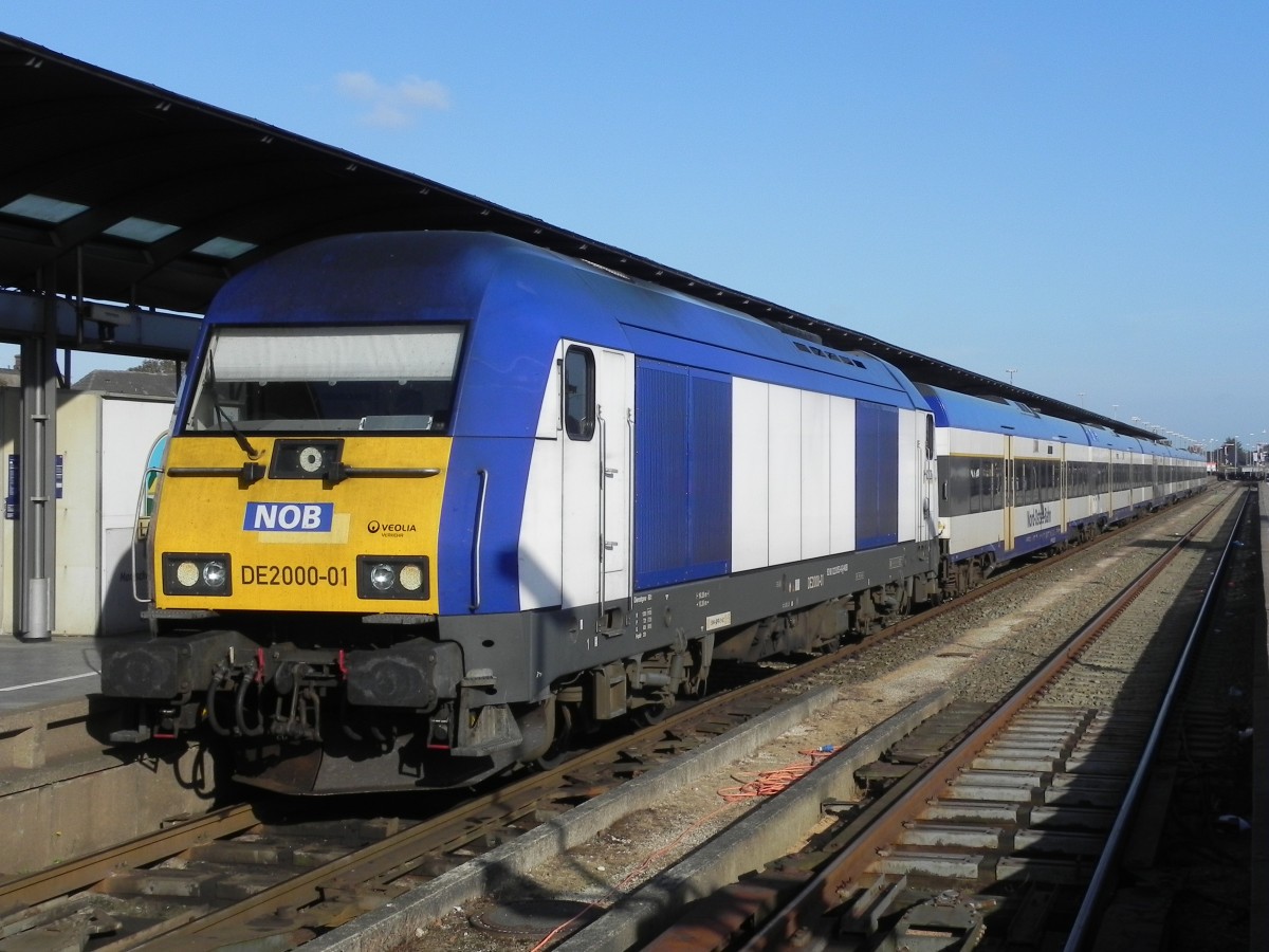 Die DE 200001 der NOB am 05.08.2015 im Bahnhof Westerland Bahnbilder.de