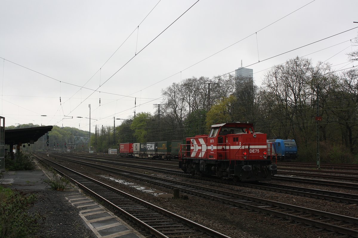 Die DE 75 der Rheincargo solo durch Köln West aus Süden kommend in richtung Norden.

Köln West
11.04.2018