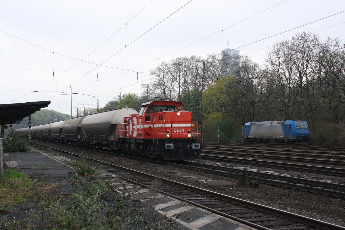 Die DE 84 der Rheincargo mit einer Güterzug übergabe durch Köln West in richtung Süden.

Köln West
11.04.2018