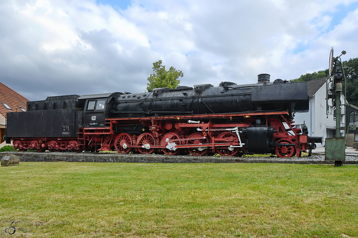 Die Denkmallokomotive 044 424-0 stammt aus dem Jahr 1941. (Altenbeken, Juli 2019)
