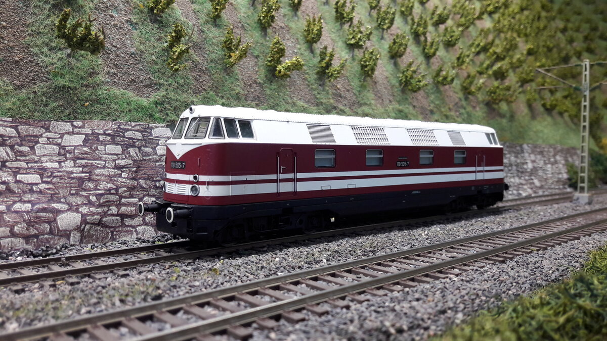 Die Deutsche Reichsbahn zu Gast in Harrstadt,  BR 118 505-7  Modell Piko 59561 digital