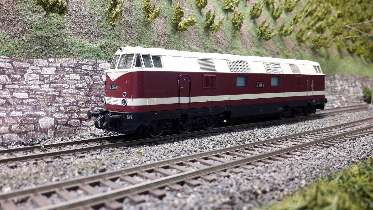 Die Deutsche Reichsbahn zu Gast in Harrstadt,  BR 118 222-9  Modell Piko 59580-3 digital