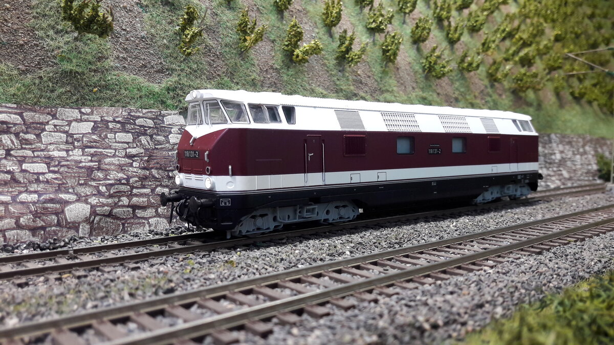 Die Deutsche Reichsbahn zu Gast in Harrstadt,  BR 118 131-2  mit GFK Kanzel  
Modell Piko 52520 digital