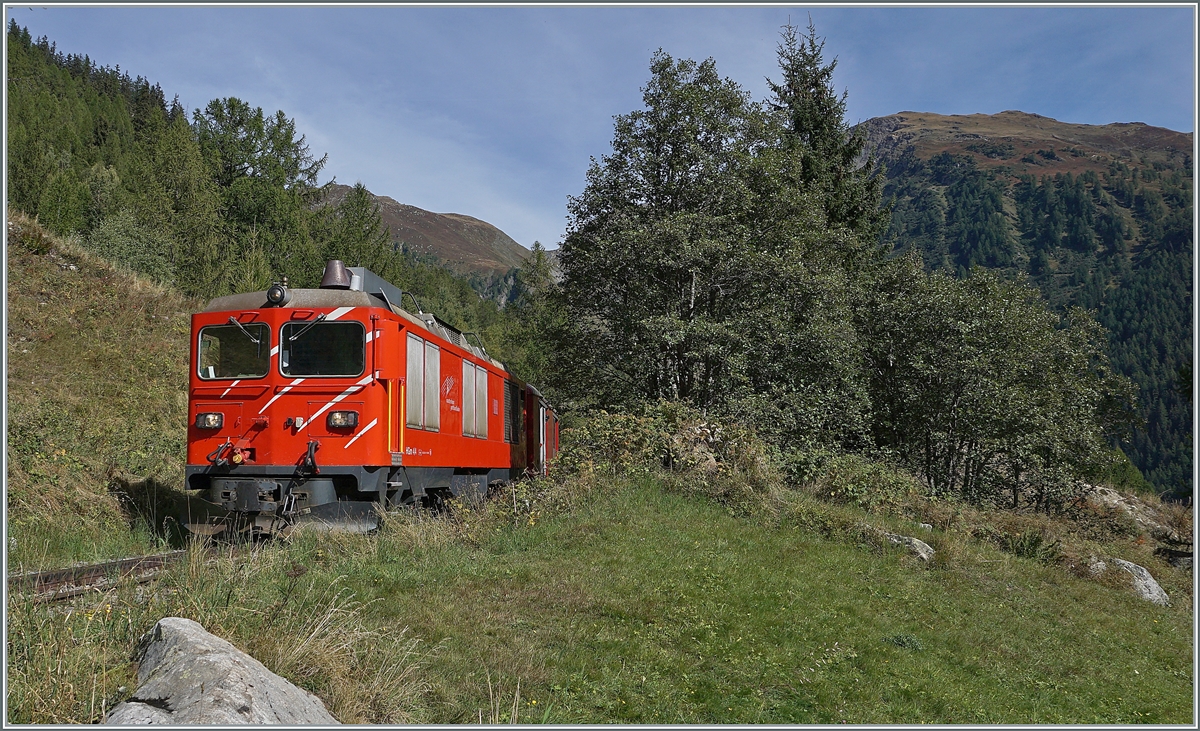 Die DFB HGm 4/4 61 hat auf der Fahrt von Gletsch nach Oberwald mit ihrem  Dieselzug  ihr Ziel schon fast erreicht. 

30. Sept. 2021