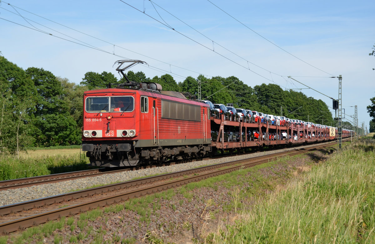Die dienstälteste aktive Lok der Reihe ist 155 004. Am 21.06.17 führte das Urgestein ihren Autozug durch Jütrichau Richtung Magdeburg.