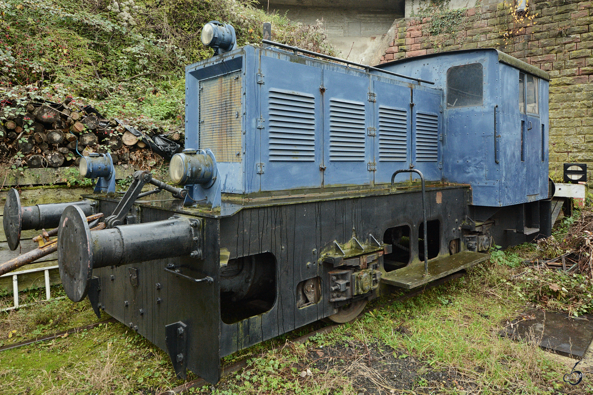 Die diesel-elektrische BBC Werklok wurde 1939 von Henschel gebaut. (Eisenbahnmuseum Neustadt an der Weinstraße, Dezember 2014)  