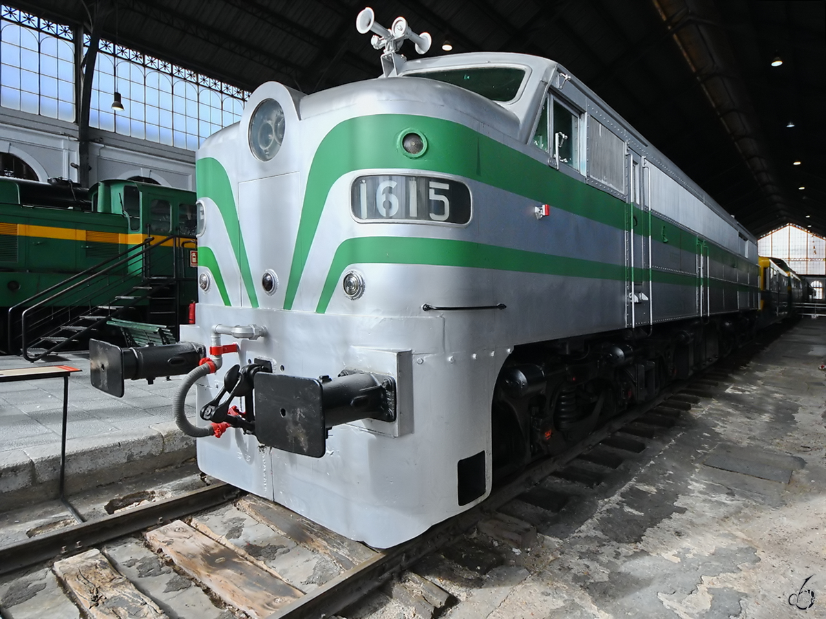 Die Dieselelektrische Lokomotive 1615 (316-015-7) wurde 1953 in den USA bei ALCO hergestellt. (Eisenbahnmuseum Madrid, November 2022)