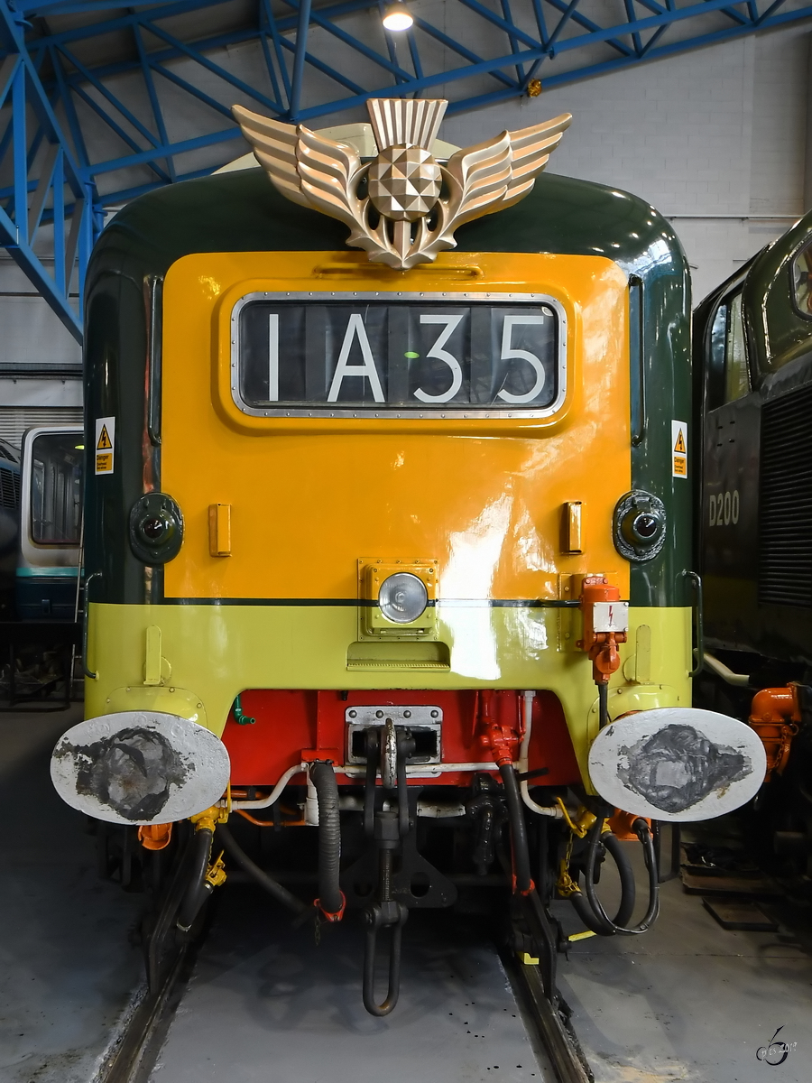 Die Dieselelektrische Lokomotive D9002  Kings Own Yorkshire Light Infantry  war Anfang Mai 2019 im National Railway Museum York zu sehen.