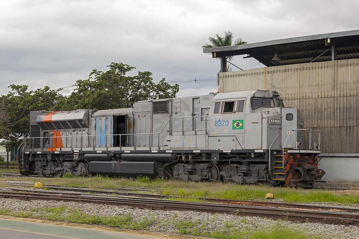 Die Diesellok  EMD SD70ACe/BB 8370  für Meterspur im VLI Betriebswerk Divinopolis am  29. Oktober 2018.