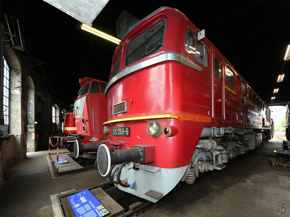 Die Diesellokomotive 120 269-6 war hier Ende September 2020 im sächsischen Eisenbahnmuseum Chemnitz-Hilbersdorf neben 219 003-1 und 118 782-2 zu sehen.