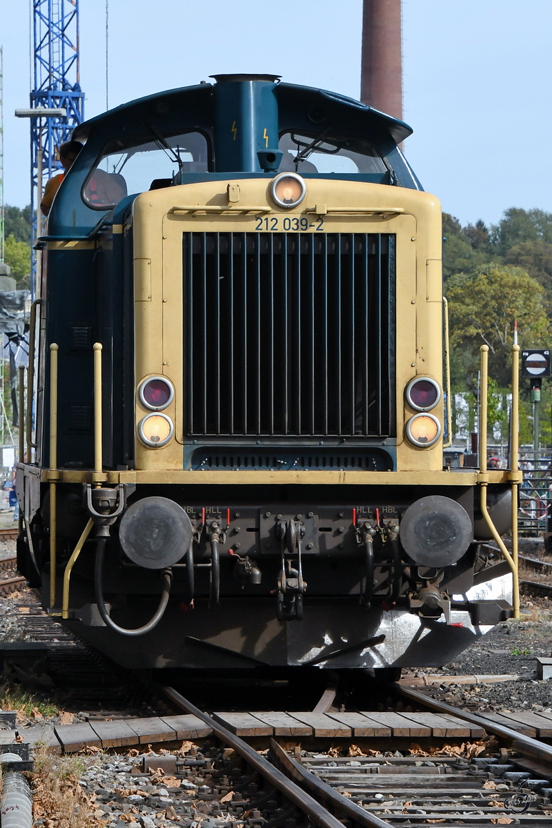Die Diesellokomotive 212 039-2 Mitte September 2018 im Eisenbahnmuseum Bochum-Dahlhausen.