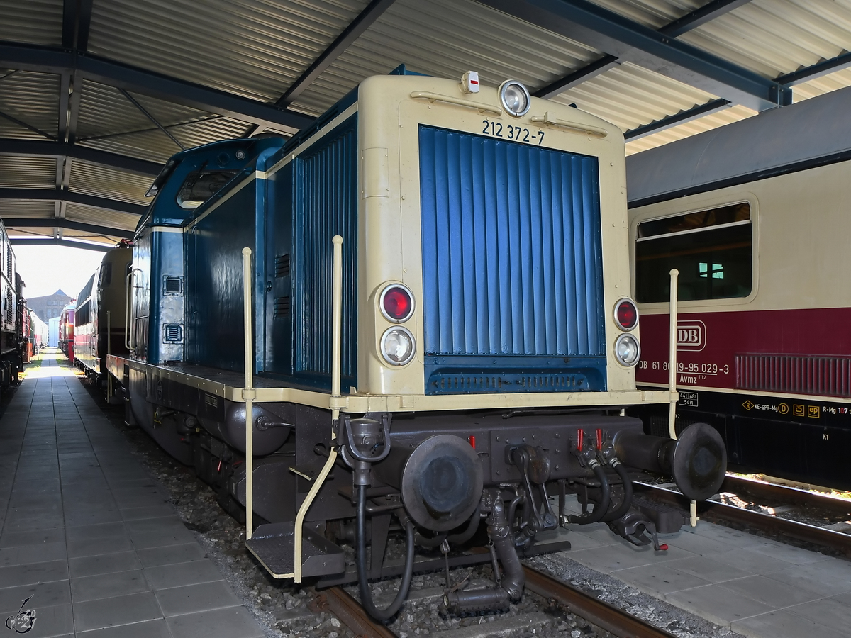 Die Diesellokomotive 212 372-7 konnte ich Anfang September 2021 im Eisenbahnmuseum Koblenz ablichten.