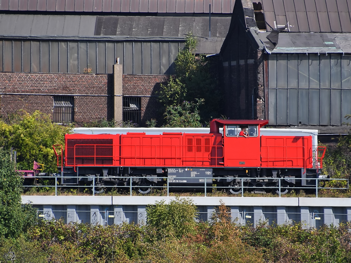 Die Diesellokomotive 275 110-5 war Ende August 2022 Solo in Duisburg-Wanheimerort unterwegs.