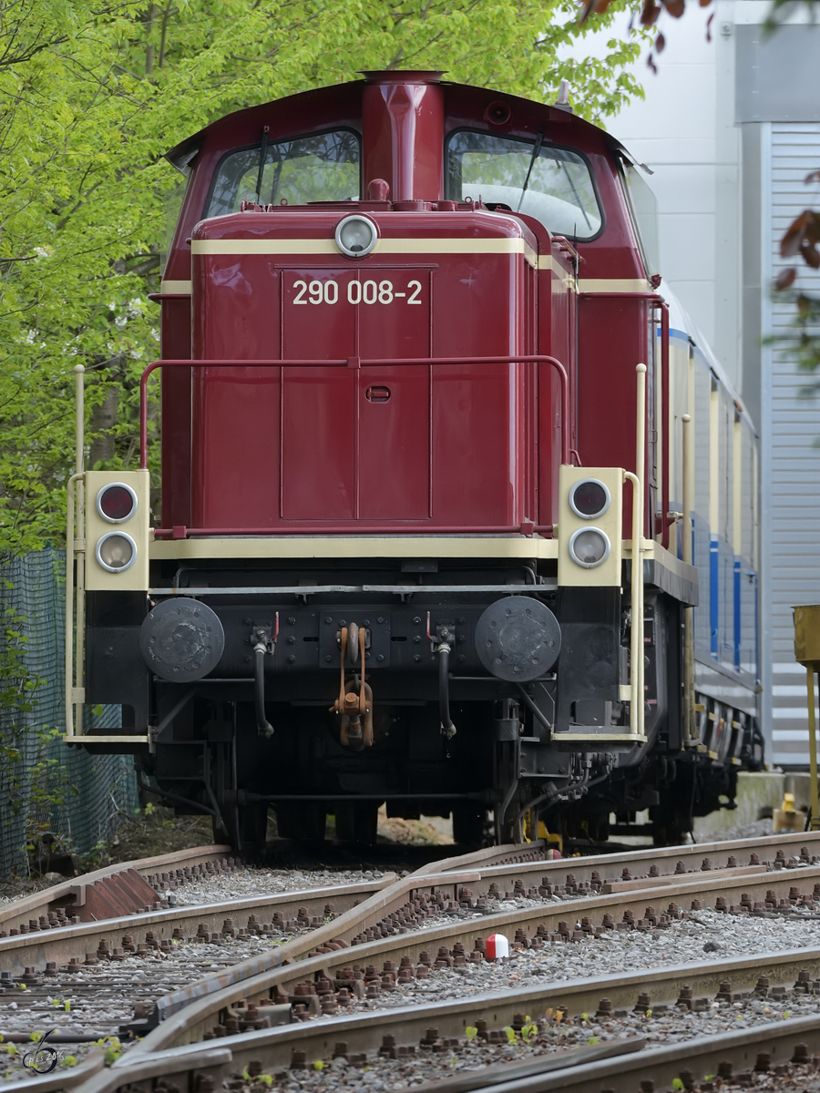 Die Diesellokomotive 290 008-2 RailsystemsRP im Mai 2017 in Hattingen.