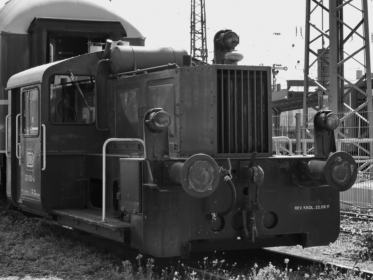 Die Diesellokomotive 323 852-4 im August 2018 im Eisenbahnmuseum Koblenz.