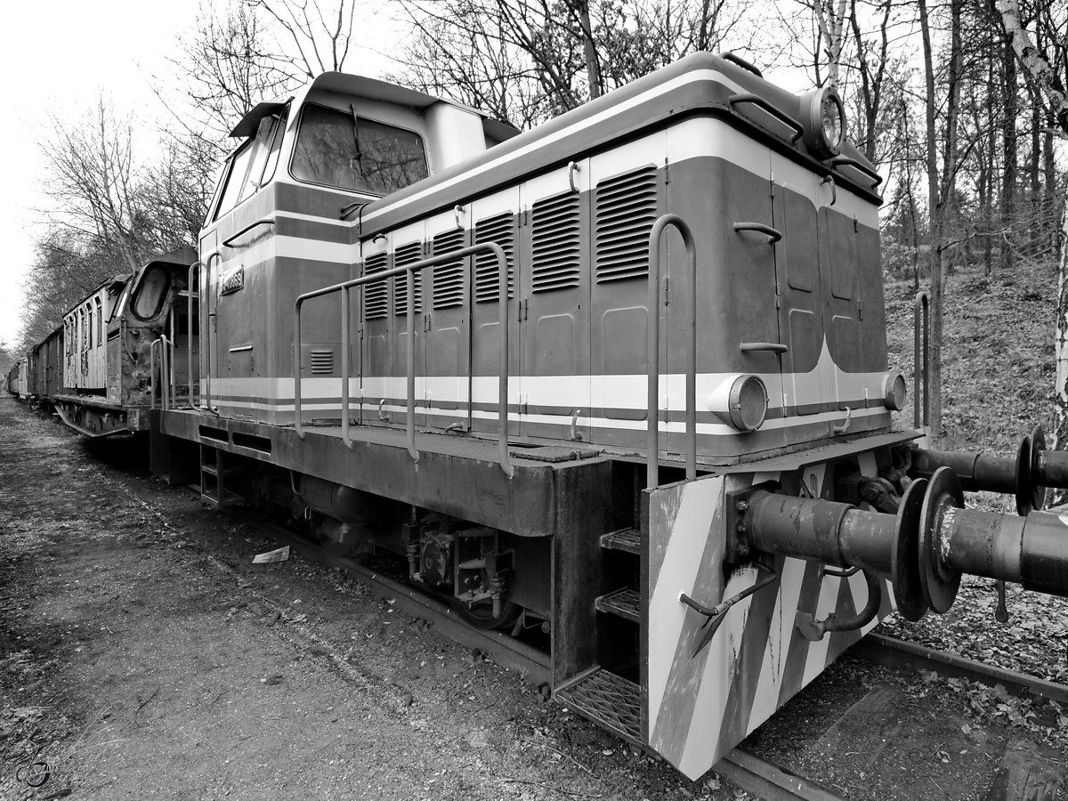 Die Diesellokomotive T 334 869 Anfang April 2018 im Eisenbahnmuseum Lužná u Rakovníka.