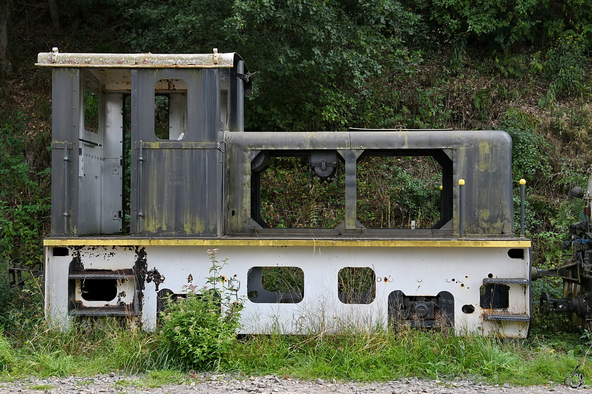 Die Diesellokomotive V12 Carl wurde 1951 bei Deutz gebaut. (Hüinghausen, Juli 2022)