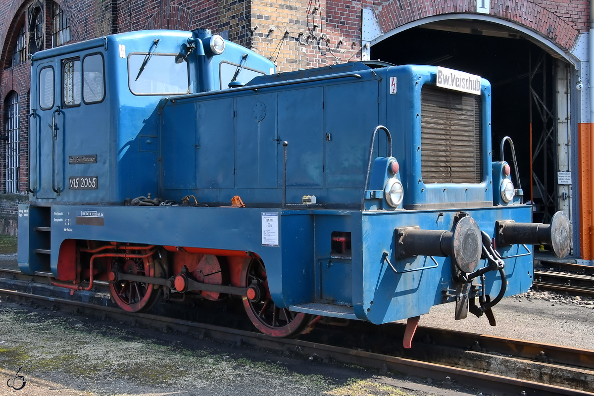 Die Diesellokomotive V15 2065 Anfang April 2018 im Sächsischen Eisenbahnmuseum Chemnitz-Hilbersdorf.