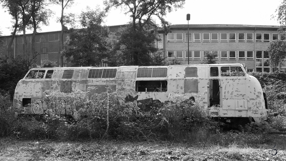 Die Diesellokomotive V200 077, oder was davon übrig ist hat Anfang September 2017 einen neuen Standort in der Nähe des Hattinger Bahnhofes gefunden, ist aber inzwischen wieder auf den alten Standort geschleppt worden.