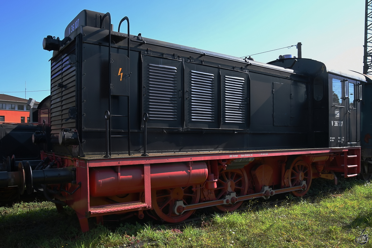 Die Diesellokomotive V36 107 stammt aus dem Jahr 1940 und hat ihren Platz im DB-Museum Koblenz gefunden. (September 2021)