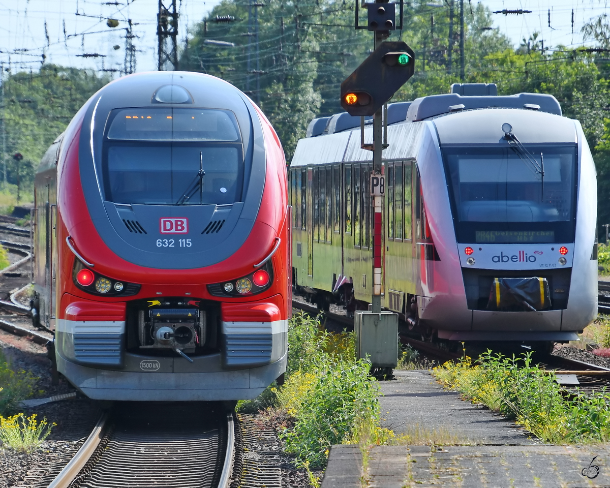 Die Dieseltriebzüge 632 113 & VT 12 11 02 Anfang Juni 2020 bei der Parallelausfahrt in Wanne-Eickel.