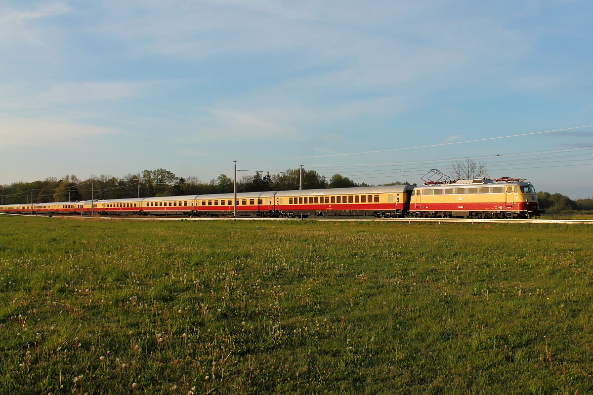 Die E 10 1309 auf der Rückfahrt von Warnemünde nach Cottbus am 01.05.2019 in Nassenheide.