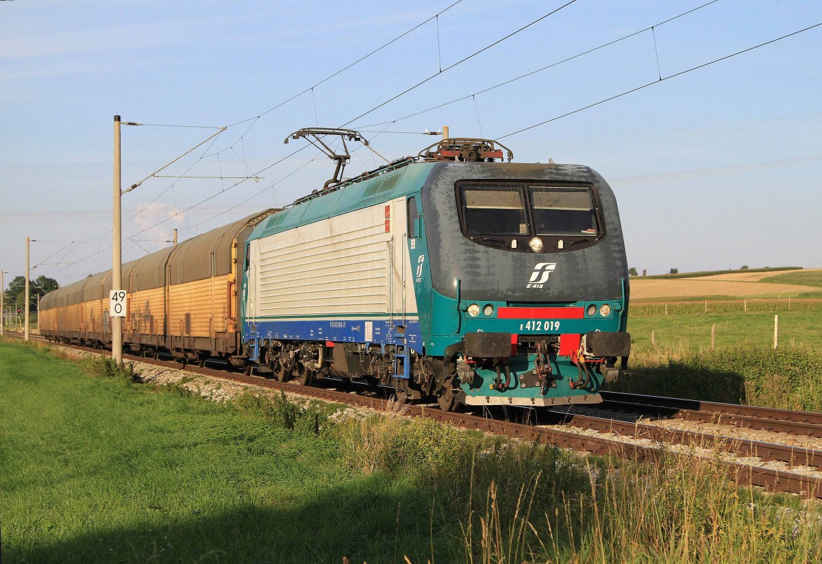 Die E 412 019 mit Gterzug bei Langenbach am 30.08.2013