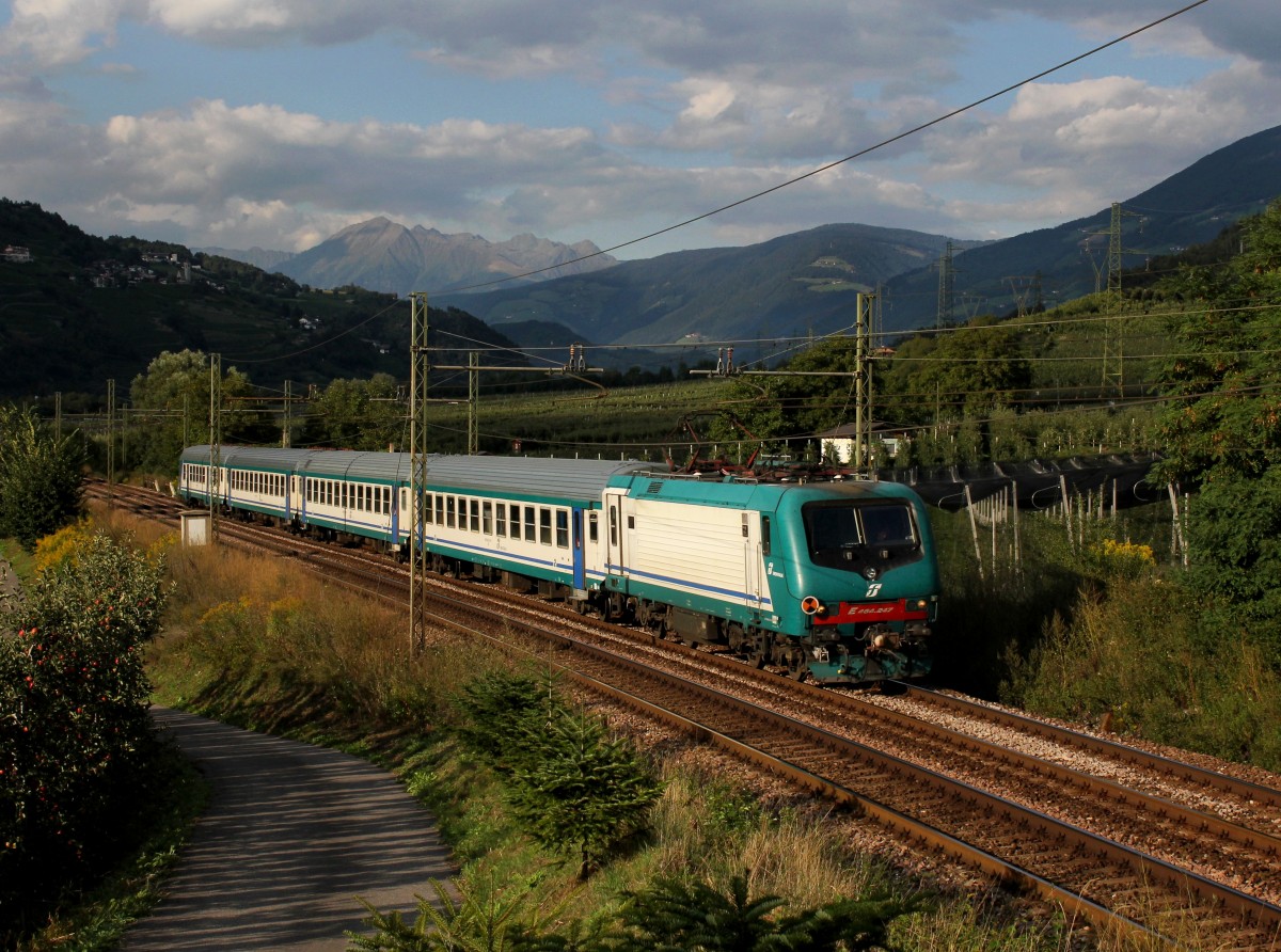 Die E 464 247 mit einem Regionalzug am 31.08.2013 unterwegs bei Albes.