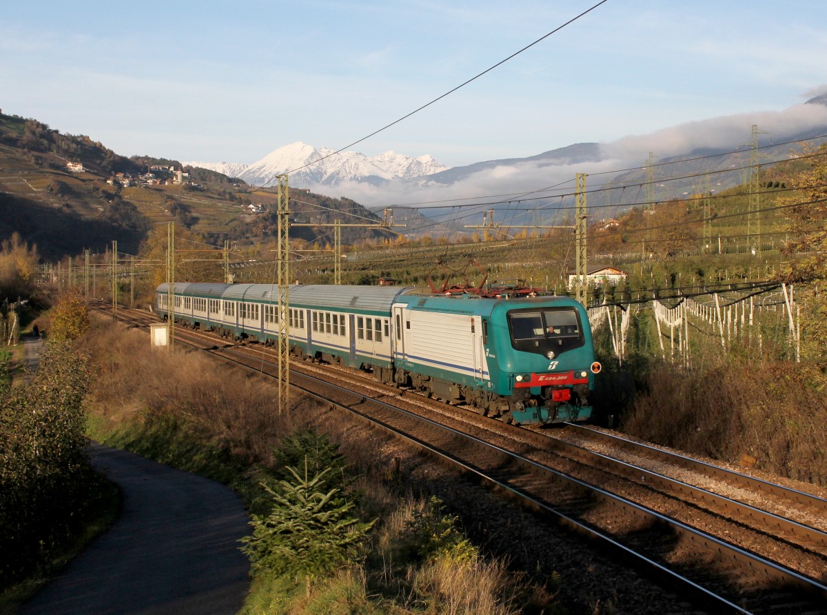Die E 464 386 mit einem Regionalzug am 16.11.2013 unterwegs bei Albes.