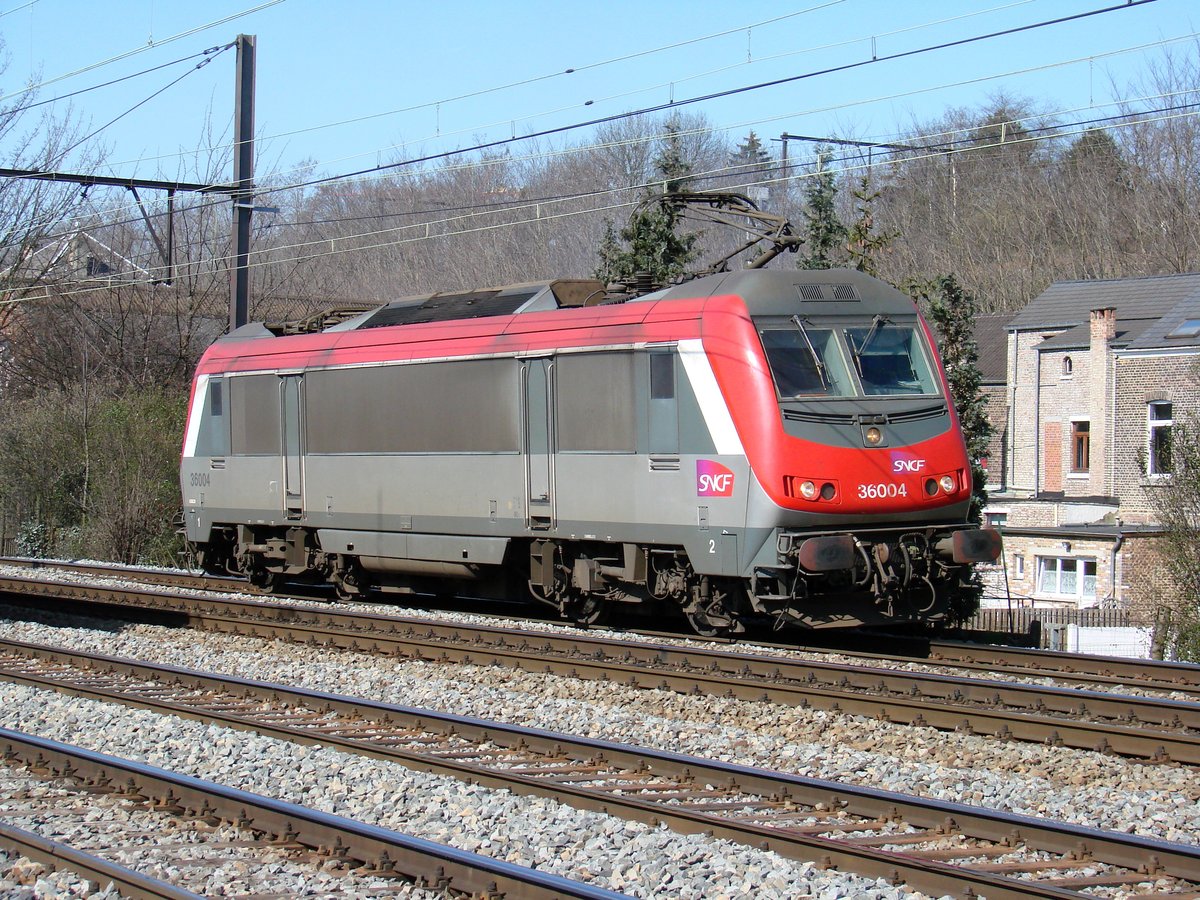Die E-lok BB 36004 (Mehrsystemlok der SNCF), hier im Belgien, fährt im Bf. Namur am 14 März 2007

