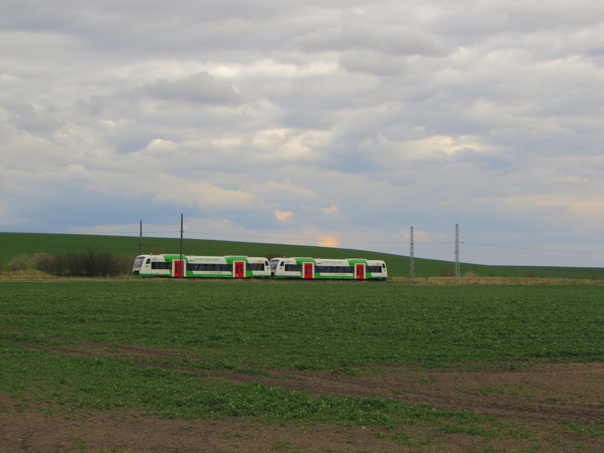 Die EB 80997 von Erfurt Hbf nach Saalfeld, am 11.04.2015 bei Haarhausen.