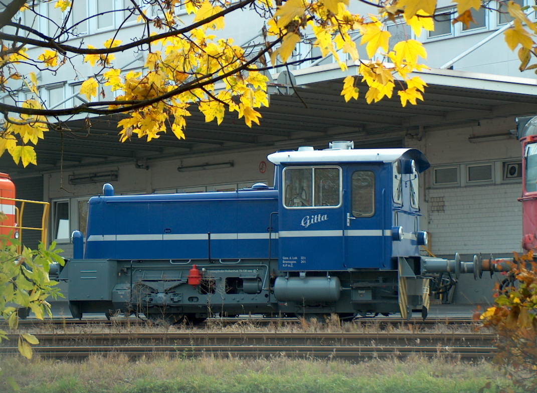 Die ehem. DB 332 240-1  Gitta  am 06.11.2008 bei der InfraServ Wiesbaden.