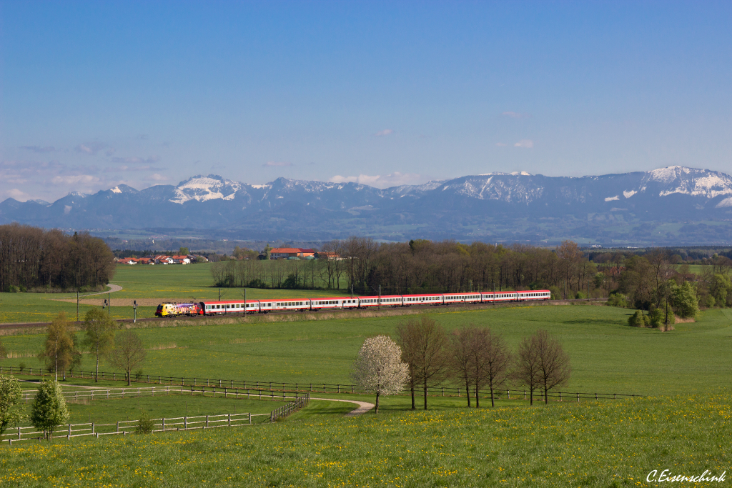 Die ehemalige CATS 1116, nun werbend für den ÖAMTC bespannte am 17.04.14 den EC 80 von Brennero Brenner bis München. Hier zu sehen bei Aubenhausen.