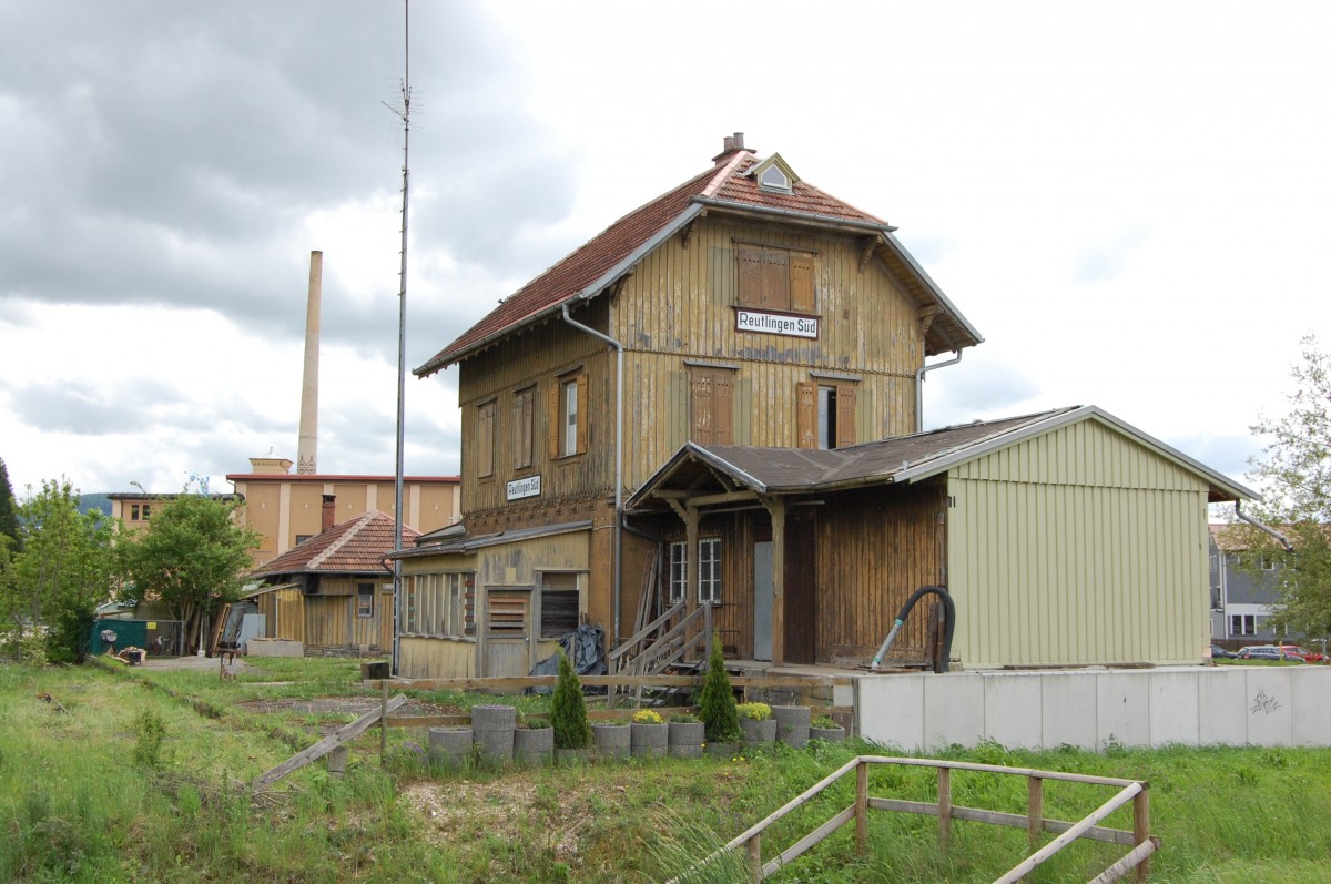 Die ehemalige Echaztalbahn mit dem alten Südbahnhof am 9. Mai 2015