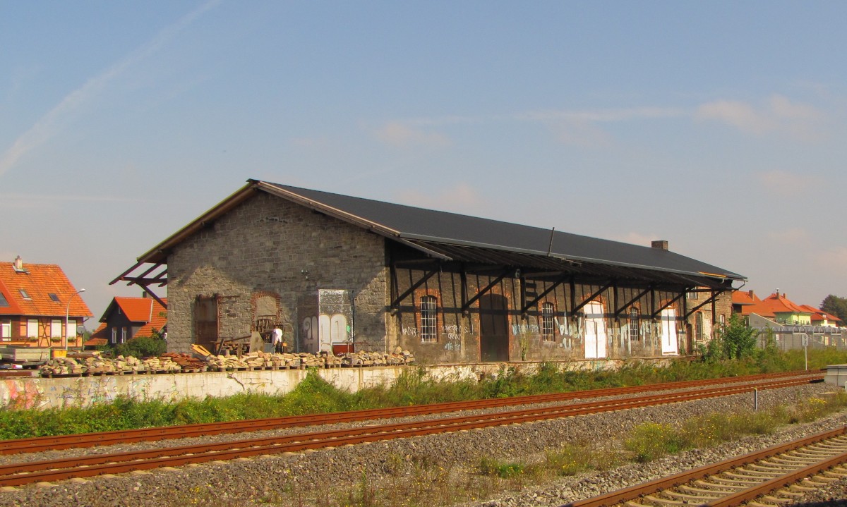 Die ehemalige Güterabfertigung am 17.09.2014 im Bahnhof Wernigerode.