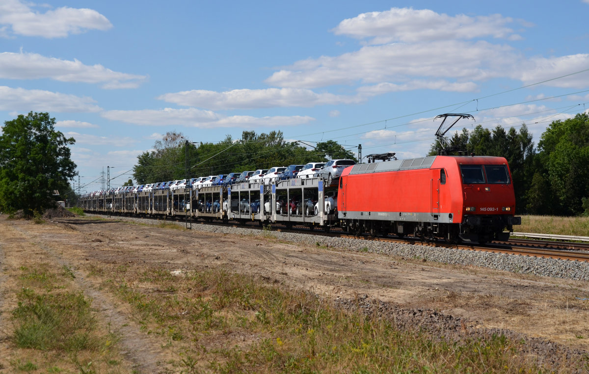 Die ehemalige HGK-Maschine 145 093 befindet sich mittlerweile im Besitz der Beacon Rail Leasing. Am 30.06.18 führte sie für ihren Mieter HSL einen Autozug durch Jütrichau Richtung Roßlau.