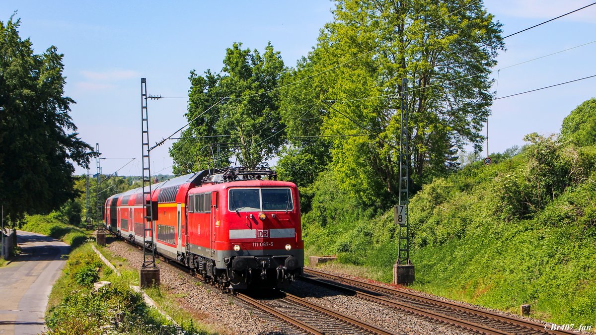 Die ehmalige Schnellzuglokomotive der Baureihe 111-067 aus Stuttgart war am 18.05.2020 auf  dem RE4 unterwegs und konnte in Herzogenrath-Worm aufgenommen werden.