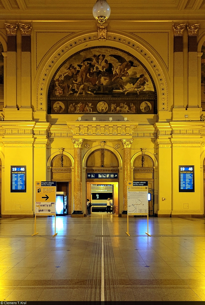 Die Eingangshalle des Bahnhofs Budapest-Keleti pu (HU) zeigt sich in ihrer ganzen neorenaissancistischen Pracht.

🕓 28.8.2022 | 19:46 Uhr
