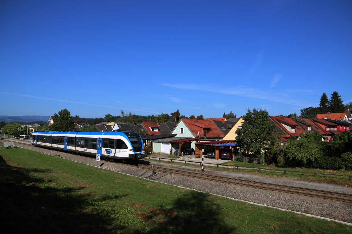 Die einstige Bergarbeiterkolonie prägt das Ortsbild von Pölfing Brunn nachwievor. Einzig der vormals  Große  Bahnhof der als Anschluss zur Sulmtalbahn diente hat an Wichtigkeit und vorallem an Gleisanlagen stark verloren. hier im Bild 5063.08 als R8588 am Morgen des heutigen 30.08.2015