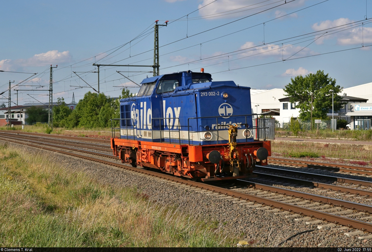 Die einstige Werklok 293 002-2 (DR V 100.4) befindet sich in Niemberg auf Solofahrt Richtung Halle (Saale).

🧰 Raildox GmbH & Co. KG
🕓 2.6.2022 | 17:55 Uhr