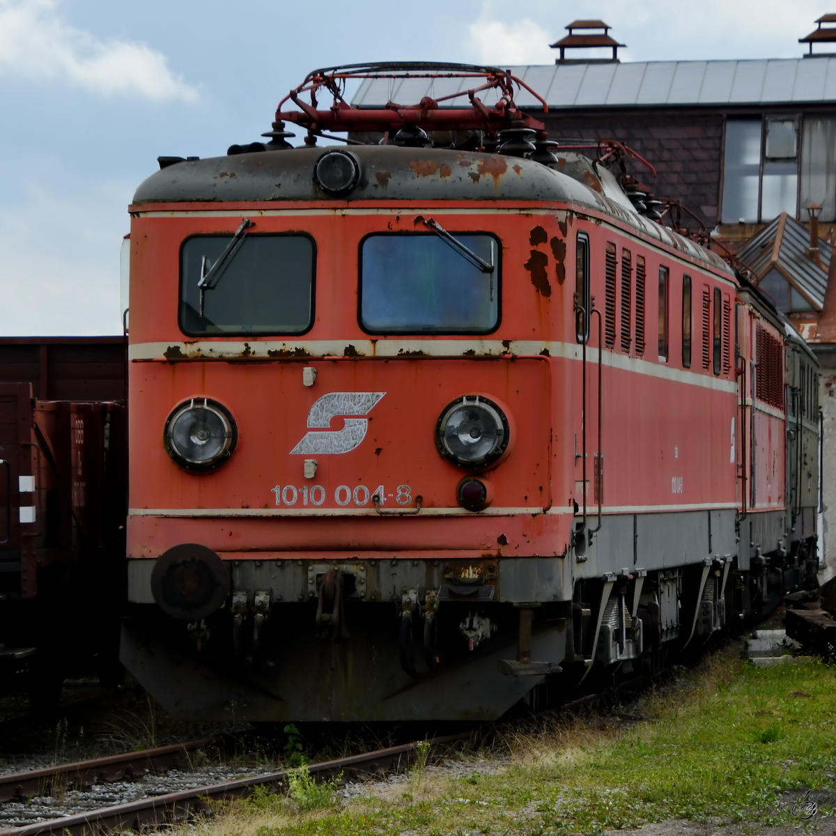 Die Elekotrolokomotiven 1010 004-8 aus dem Jahr 1955 war Mitte August 2020 im Lokpark Ampflwang zu sehen.